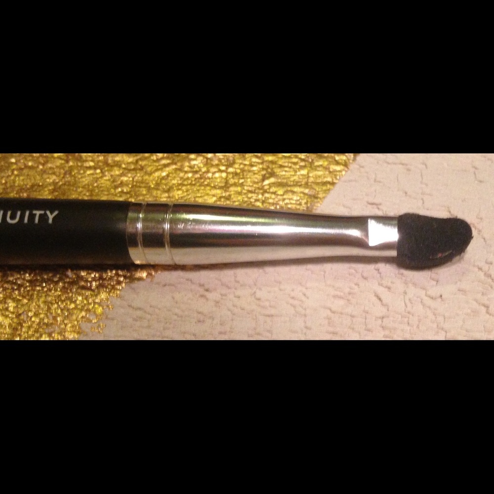 Laura Geller Double ended brush. NWT